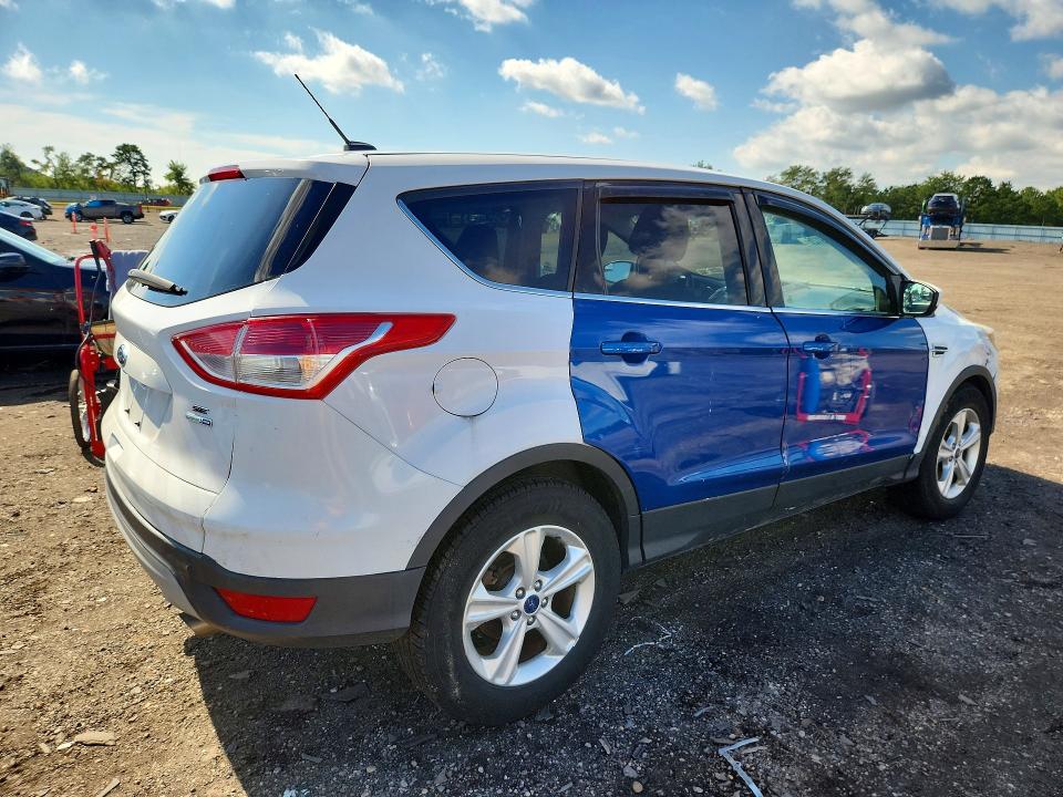 Photo 3 from auction – 2016 FORD ESCAPE with VIN 1FMCU9GX4GUB16549