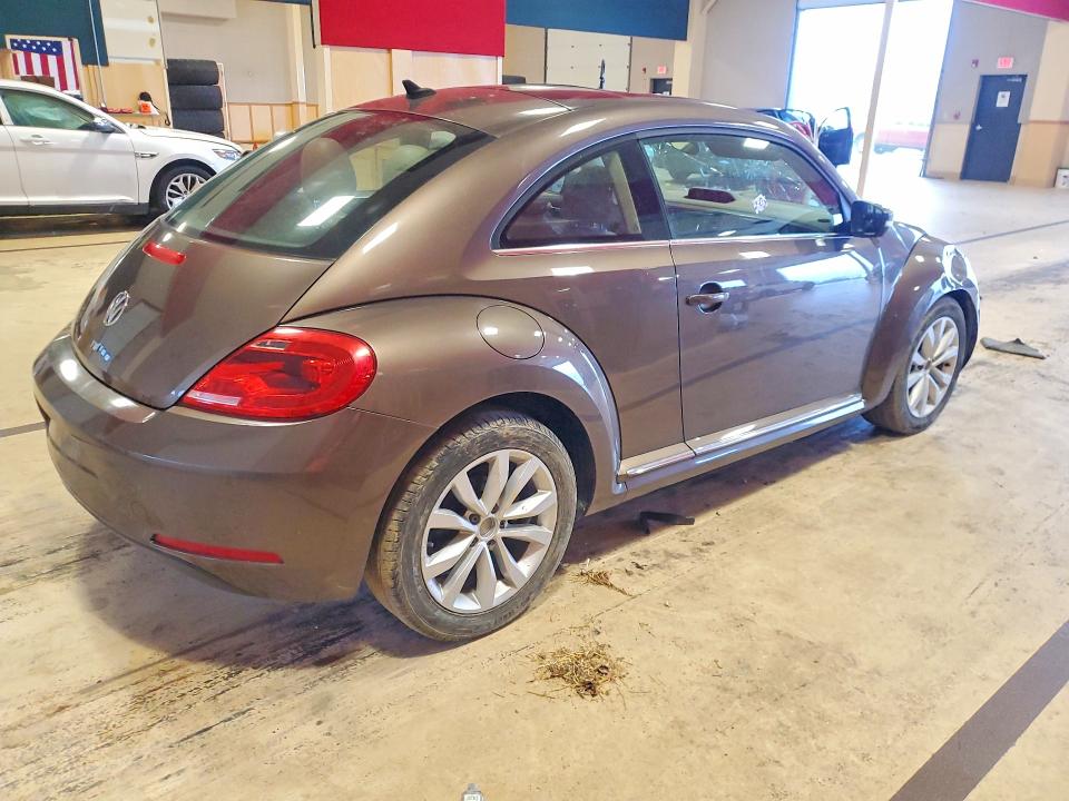 Снимка 3 от търг – 2015 VOLKSWAGEN BEETLE с VIN 3VWJA7AT5FM640288