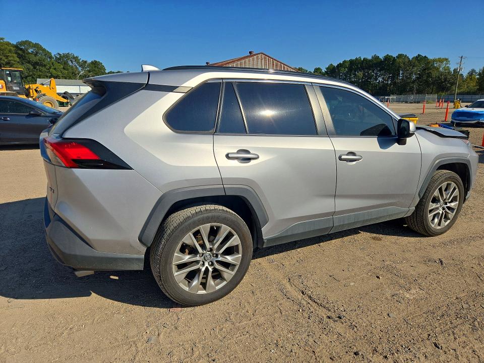 Снимка 3 от търг – 2019 TOYOTA RAV4 с VIN 2T3C1RFVXKC027370