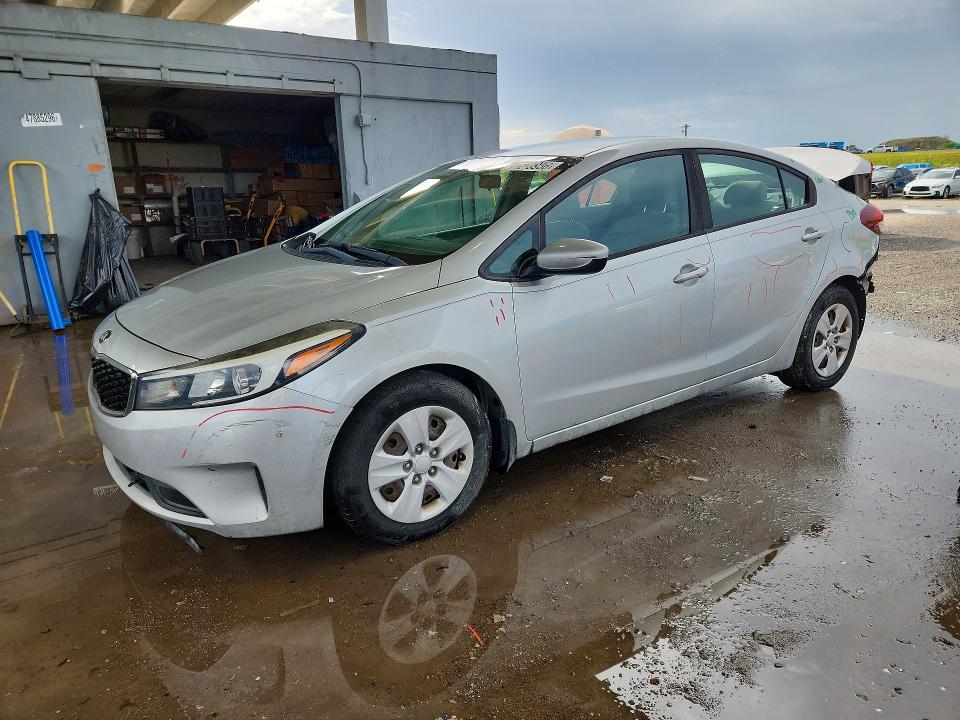 KIA FORTE 2018 z numerem VIN 3KPFL4A74JE248216 - Zdjęcie z aukcji