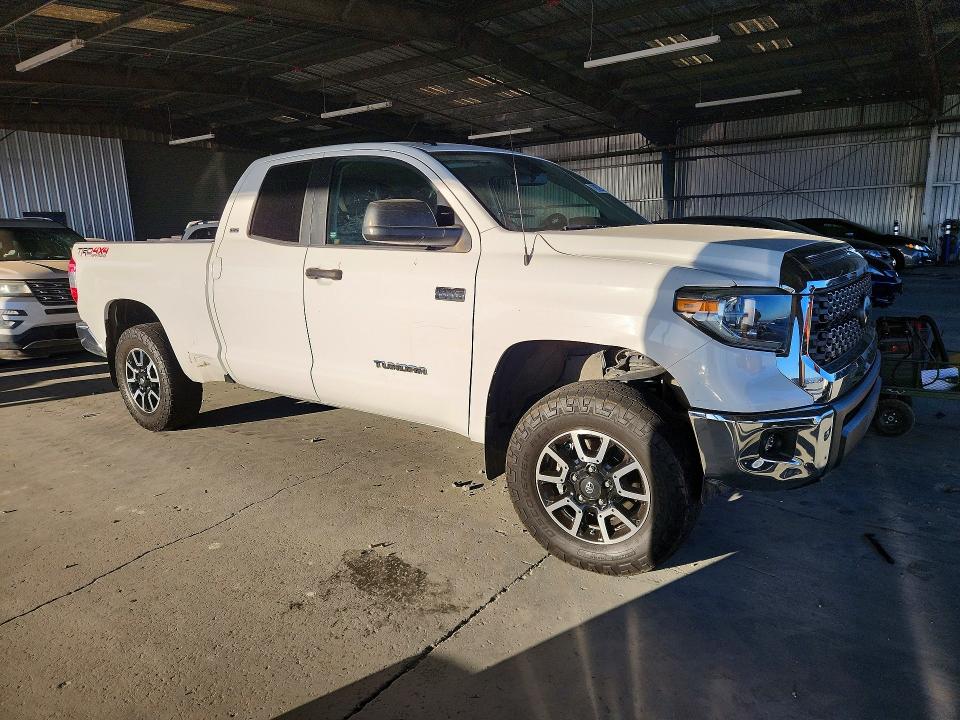 Снимка 4 от търг – 2018 TOYOTA TUNDRA с VIN 5TFUY5F18JX770057