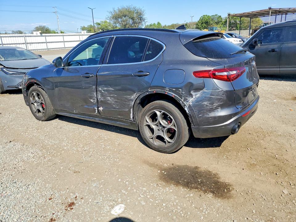 Снимка 2 от търг – 2022 ALFA ROMEO STELVIO с VIN ZASPAKAN0N7D31734