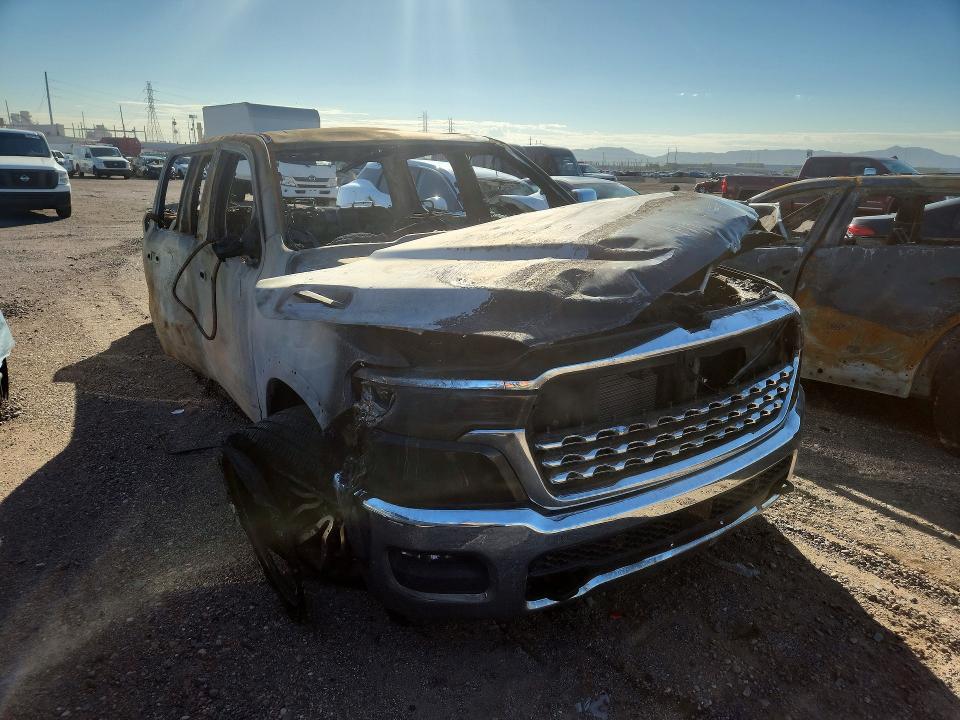Снимка 4 от търг – 2026 RAM 1500 с VIN 1C6SRFHP4TN395768