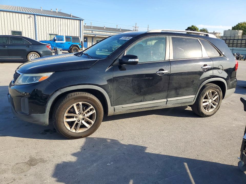 KIA SORENTO 2015 с VIN 5XYKT4A70FG593803 - Снимка от търг