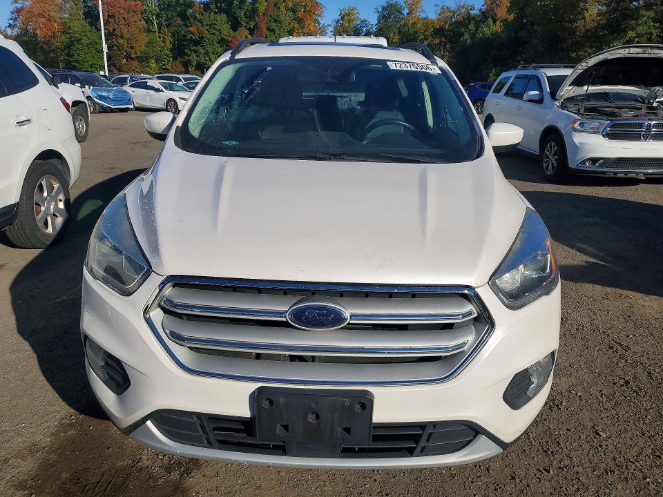 Photo 5 from auction – 2018 FORD ESCAPE with VIN 1FMCU9HD5JUA14382