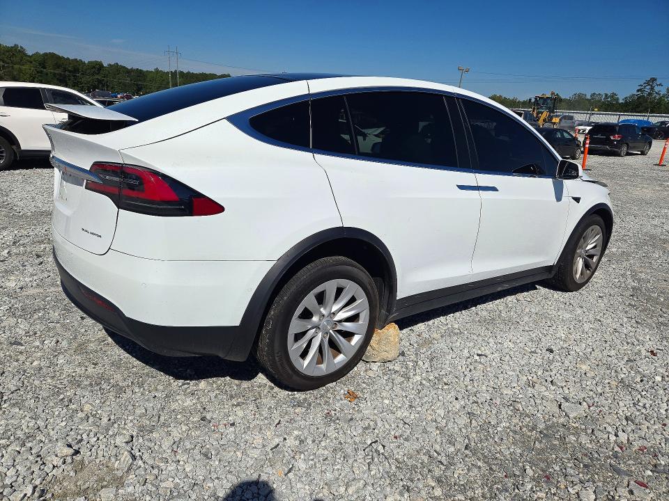 Photo 3 from auction – 2020 TESLA MODEL X with VIN 5YJXCDE24LF299425