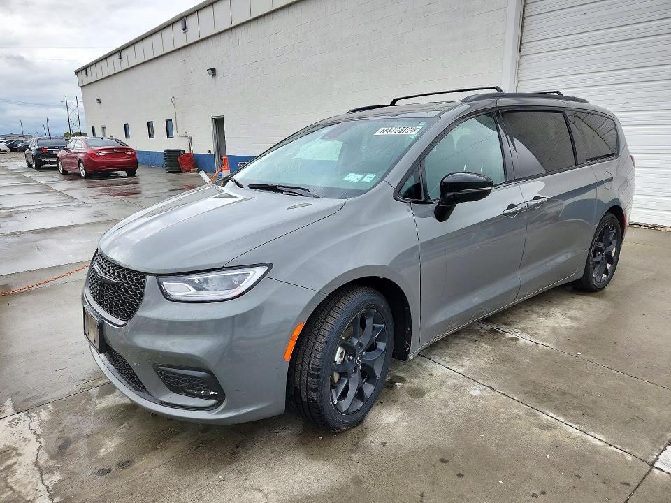 CHRYSLER PACIFICA 2025 with VIN 2C4RC1GG4SR554982 - Photo from auction