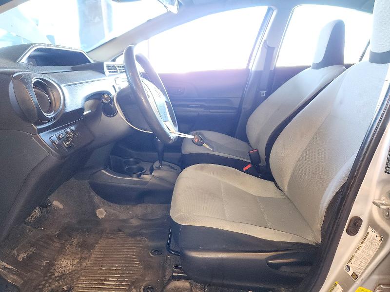 Снимка 7 от търг – 2017 TOYOTA PRIUS C с VIN JTDKDTB33H1592697