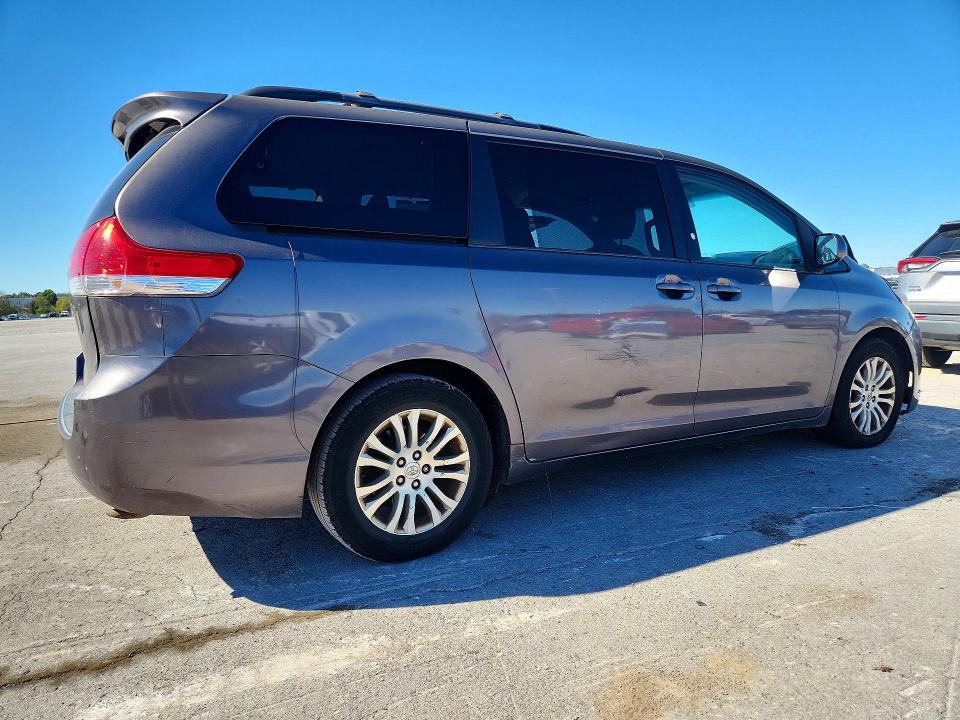Снимка 3 от търг – 2013 TOYOTA SIENNA с VIN 5TDYK3DC7DS351560