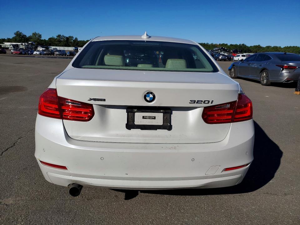 Foto 6 de la subasta – 2015 BMW 320 con VIN WBA3C3C55FP663235