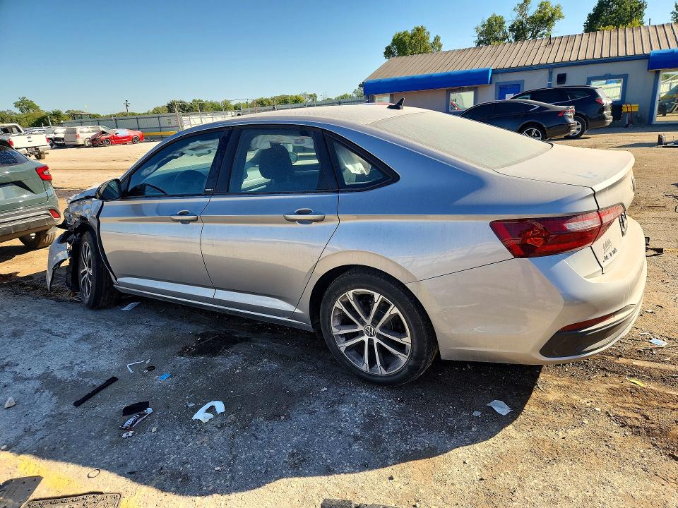 Снимка 2 от търг – 2023 VOLKSWAGEN JETTA с VIN 3VWBM7BUXPM054531