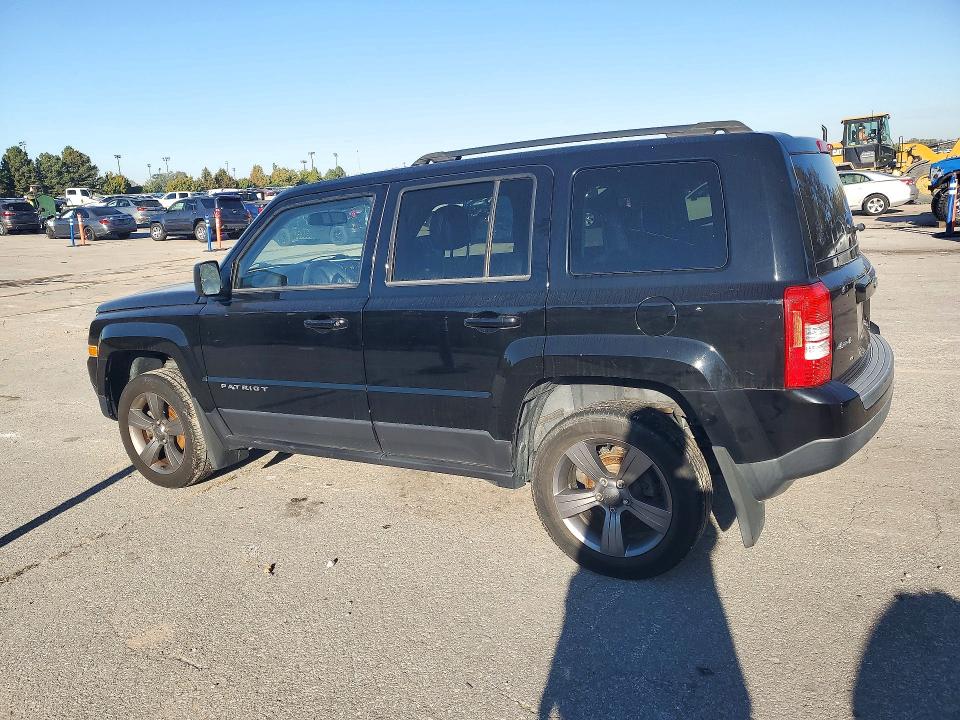 Фото 2 с аукциона – 2015 JEEP PATRIOT с VIN 1C4NJRFB4FD412083