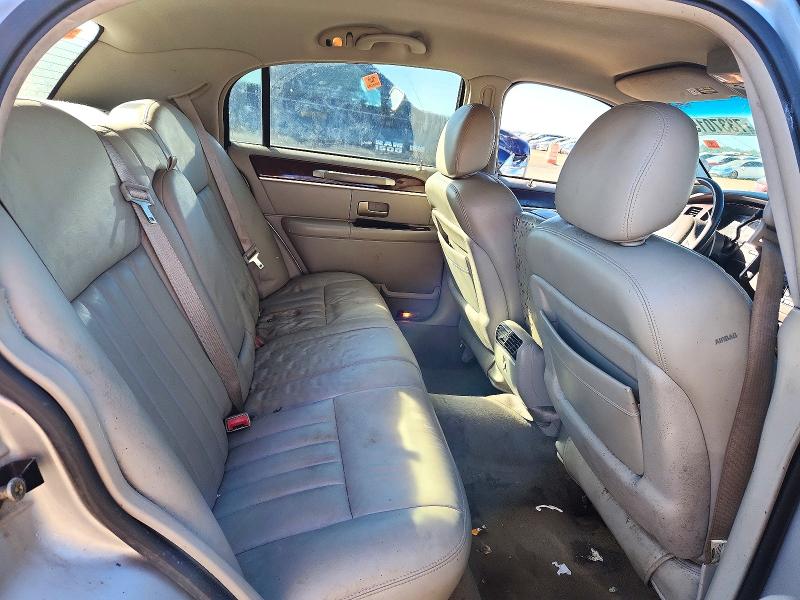 Снимка 10 от търг – 2004 LINCOLN TOWN CAR с VIN 1LNHM81W14Y644733