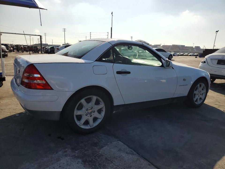 Снимка 3 от търг – 1999 MERCEDES-BENZ SLK с VIN WDBKK47F1XF095145