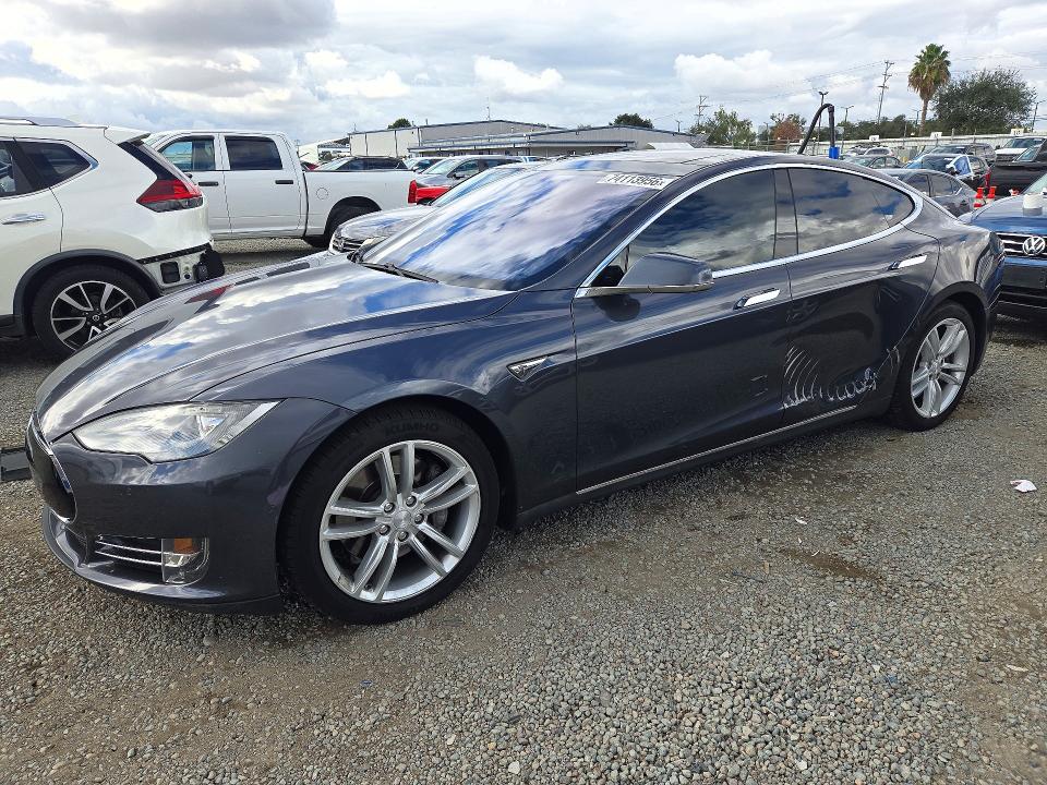 TESLA MODEL S 2015 z numerem VIN 5YJSA1H24FF096839 - Zdjęcie z aukcji