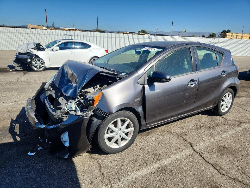 TOYOTA PRIUS C 2016 с VIN JTDKDTB36G1126177 - Снимка от търг