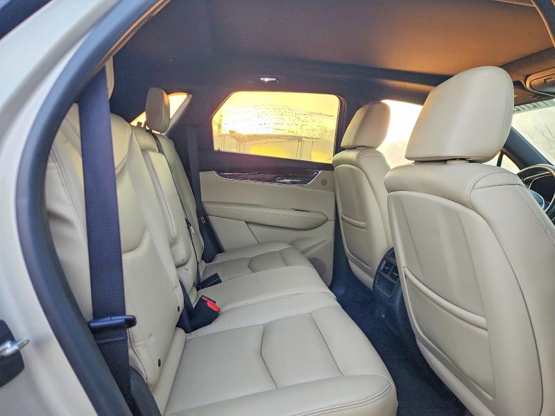 Photo 11 from auction – 2017 CADILLAC XT5 with VIN 1GYKNDRS5HZ147941