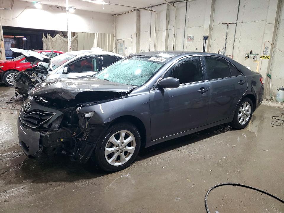 Снимка 1 от търг – 2011 TOYOTA CAMRY с VIN 4T4BF3EK0BR135642