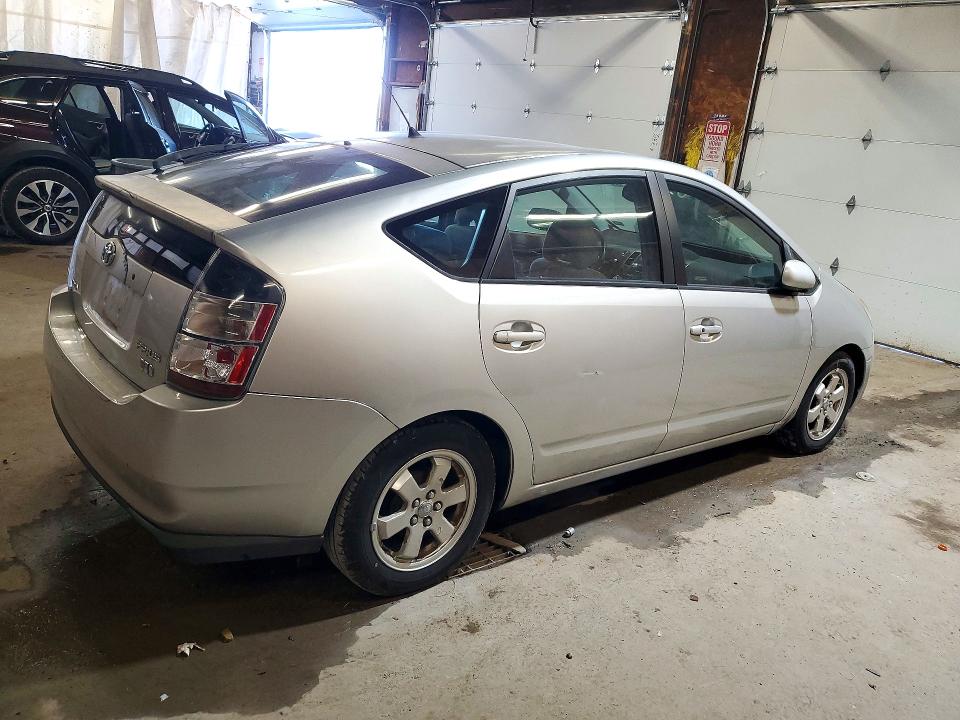 Снимка 3 от търг – 2004 TOYOTA PRIUS с VIN JTDKB20U140080593