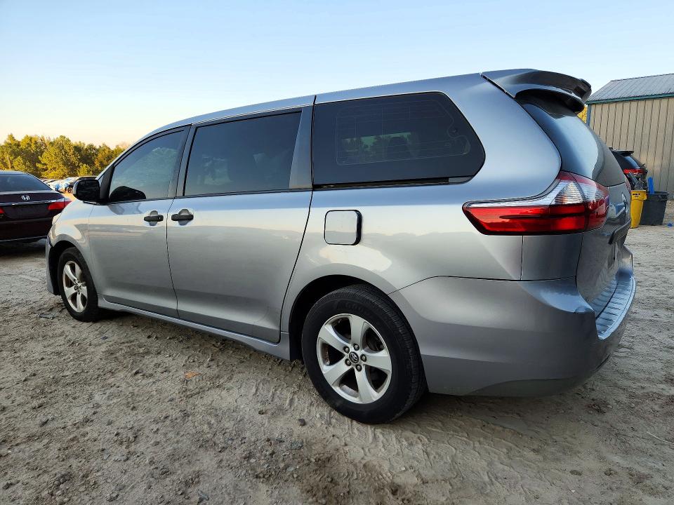 Снимка 2 от търг – 2018 TOYOTA SIENNA с VIN 5TDZZ3DC2JS921718