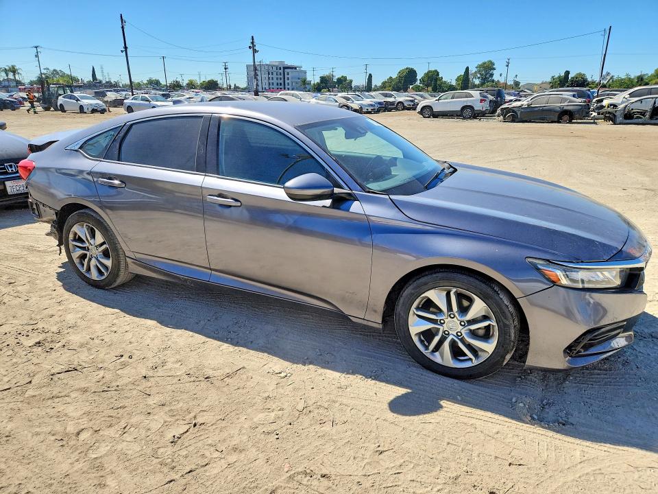 Снимка 4 от търг – 2018 HONDA ACCORD с VIN 1HGCV1F11JA026107