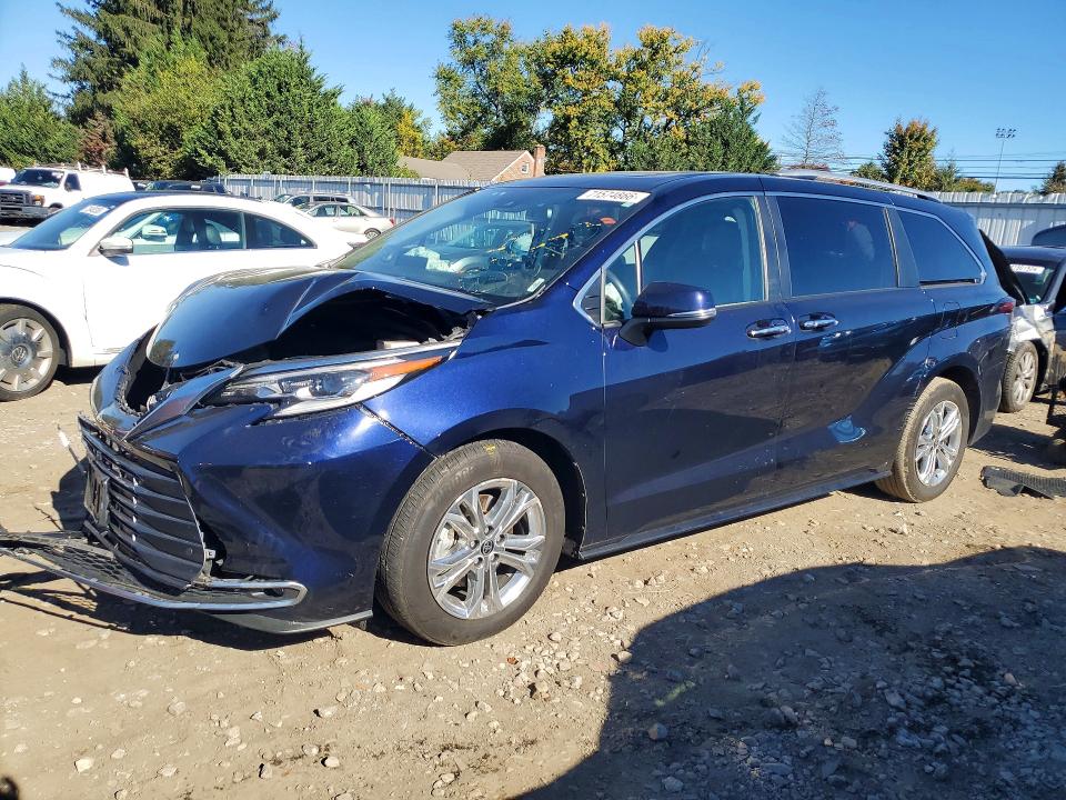 TOYOTA SIENNA 2022 with VIN 5TDESKFC3NS063921 - Photo from auction