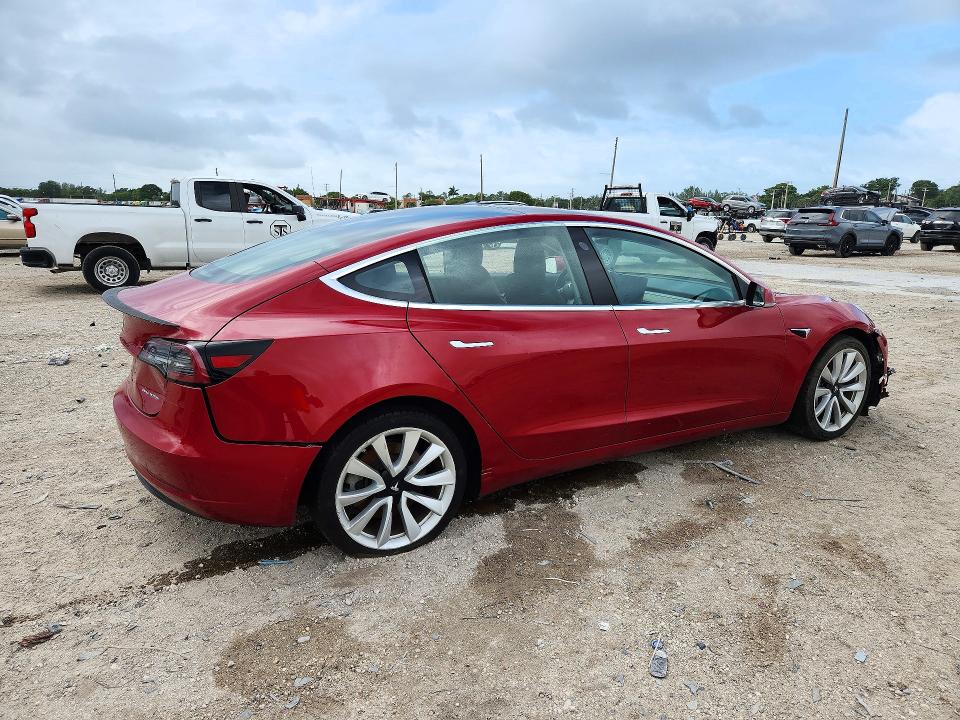 صورة رقم 3 من المزاد - 2018 TESLA MODEL 3 مع VIN 5YJ3E1EB5JF146136
