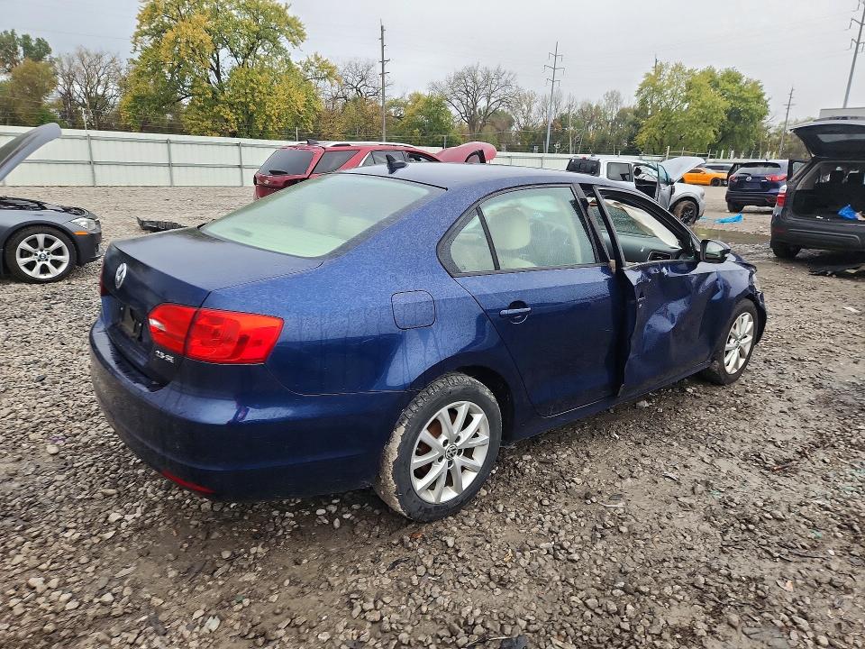 Снимка 3 от търг – 2011 VOLKSWAGEN JETTA с VIN 3VWDZ7AJ3BM051710