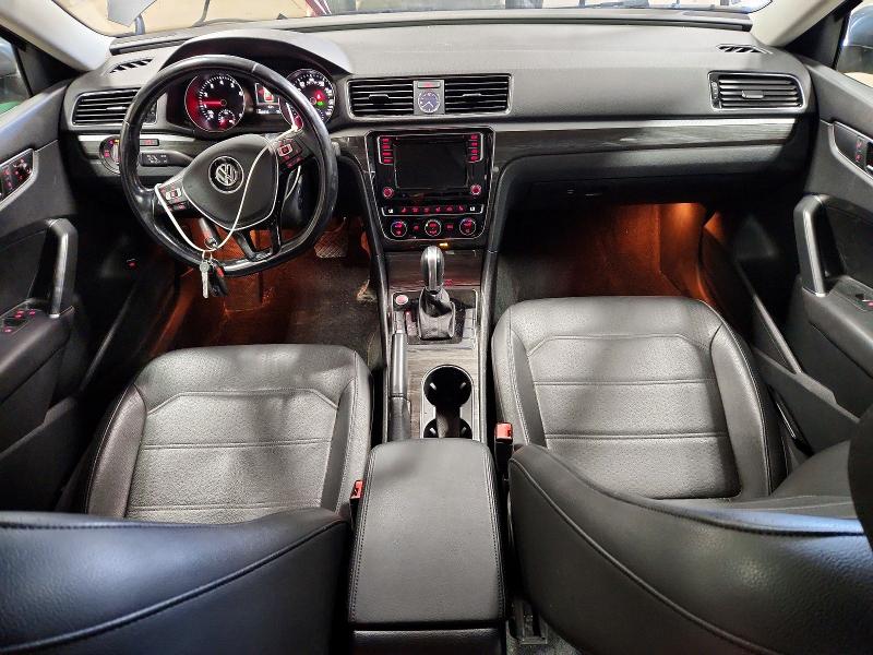 Снимка 8 от търг – 2017 VOLKSWAGEN PASSAT с VIN 1VWGT7A35HC040492