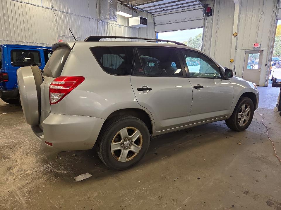 Снимка 3 от търг – 2010 TOYOTA RAV4 с VIN JTMZK4DVXAD004713