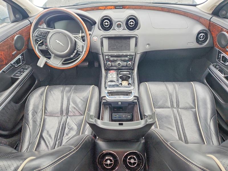 Zdjęcie 8 z aukcji – 2017 JAGUAR XJ z VIN SAJWA1C71H8W11014