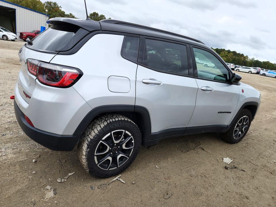 Zdjęcie 3 z aukcji – 2026 JEEP COMPASS z VIN 3C4NJDDN8TT182621