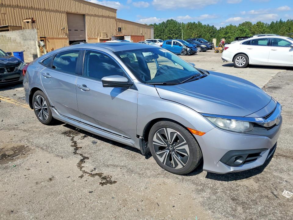 Снимка 4 от търг – 2017 HONDA CIVIC с VIN 19XFC1F39HE007640