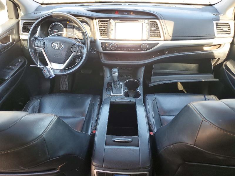 Photo 8 from auction – 2017 TOYOTA HIGHLANDER with VIN 5TDJZRFH1HS511396