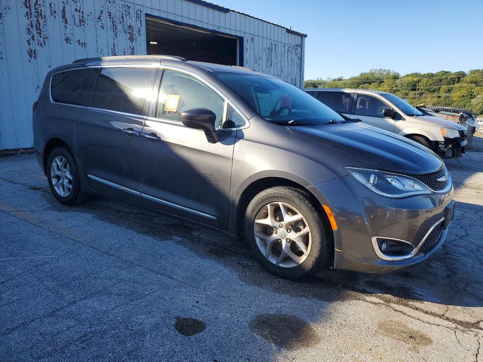 Photo 4 from auction – 2017 CHRYSLER PACIFICA with VIN 2C4RC1BGXHR507083