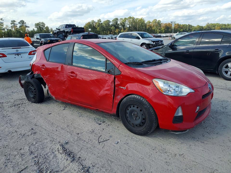 Фото 4 с аукциона – 2014 TOYOTA PRIUS C с VIN JTDKDTB38E1078047