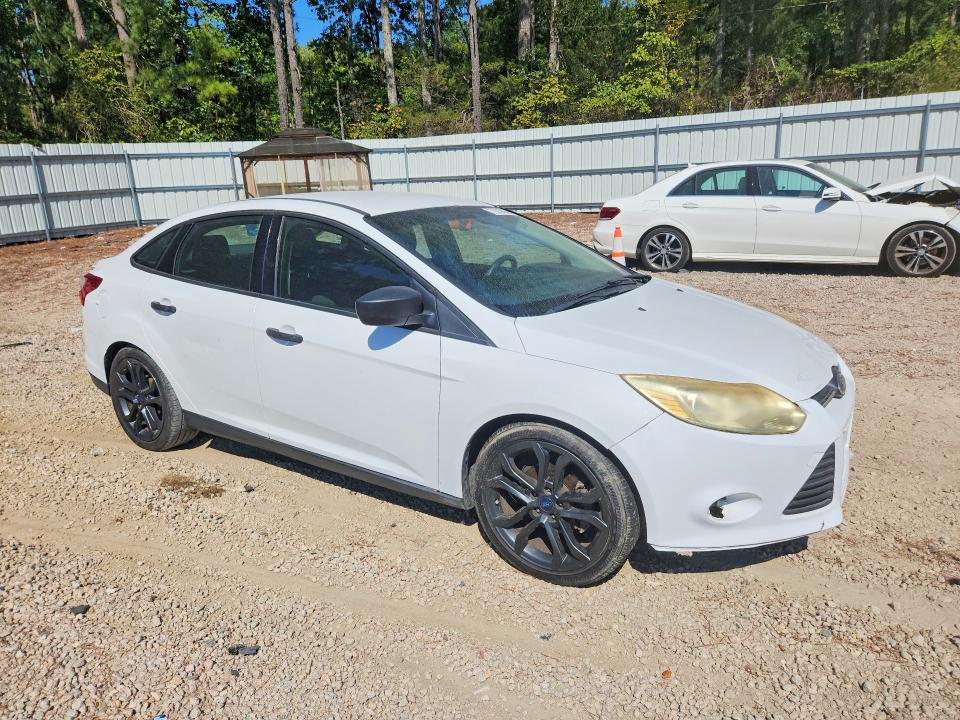 Снимка 4 от търг – 2014 FORD FOCUS с VIN 1FADP3E22EL357328