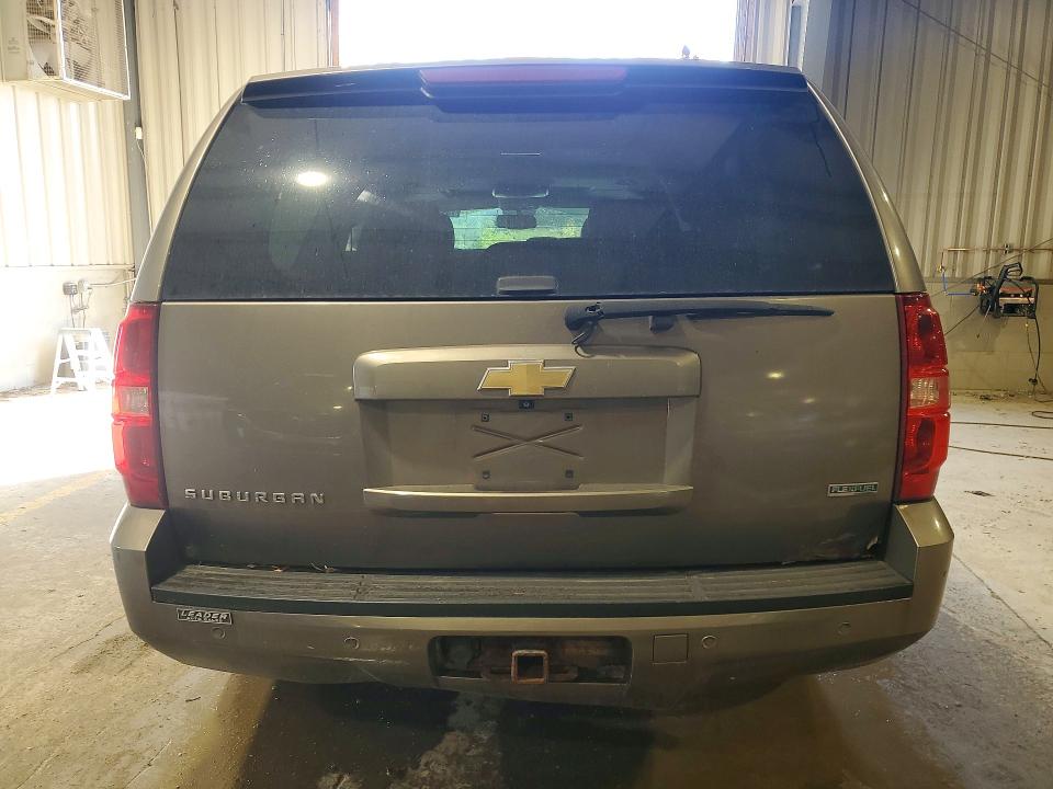Photo 6 from auction – 2011 CHEVROLET SUBURBAN with VIN 1GNSKJE39BR231769