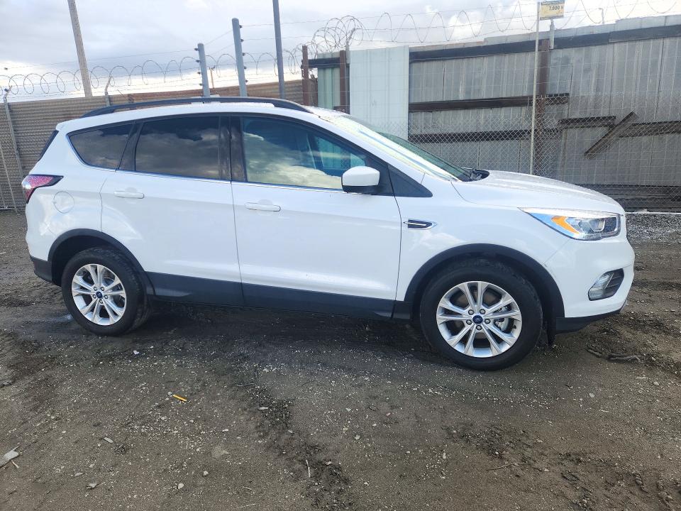 Снимка 4 от търг – 2017 FORD ESCAPE с VIN 1FMCU0GD4HUE56237