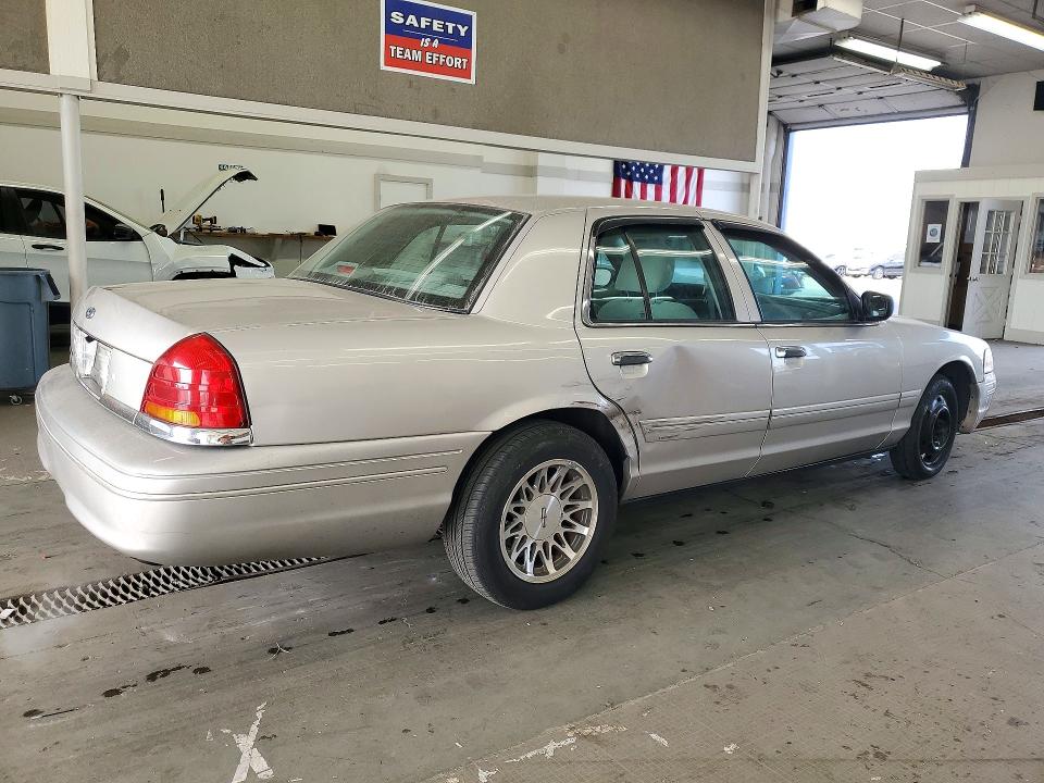 Photo 3 from auction – 2003 FORD CROWN VICTORIA with VIN 2FAFP73W23X212733