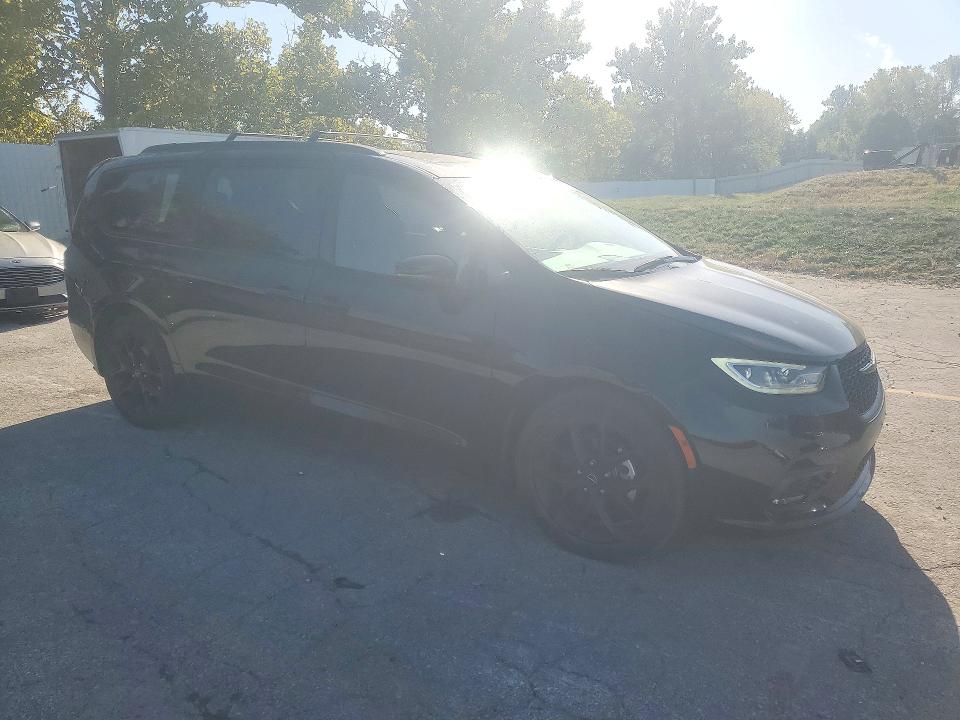 Photo 4 from auction – 2025 CHRYSLER PACIFICA with VIN 2C4RC1GG0SR548564