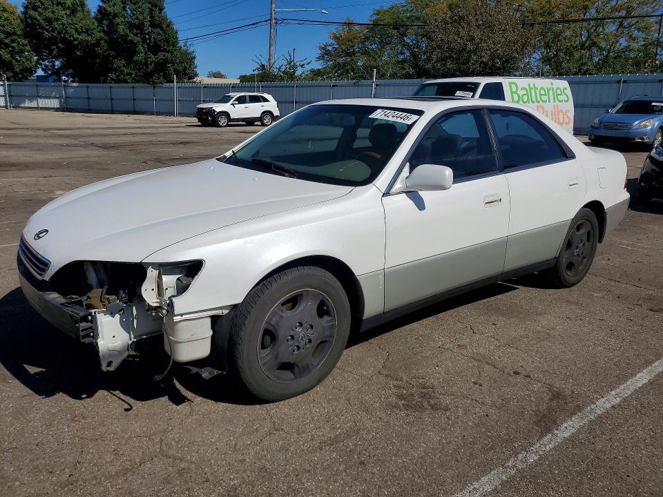 LEXUS ES 2000 with VIN JT8BF28G7Y5102509 - Photo from auction
