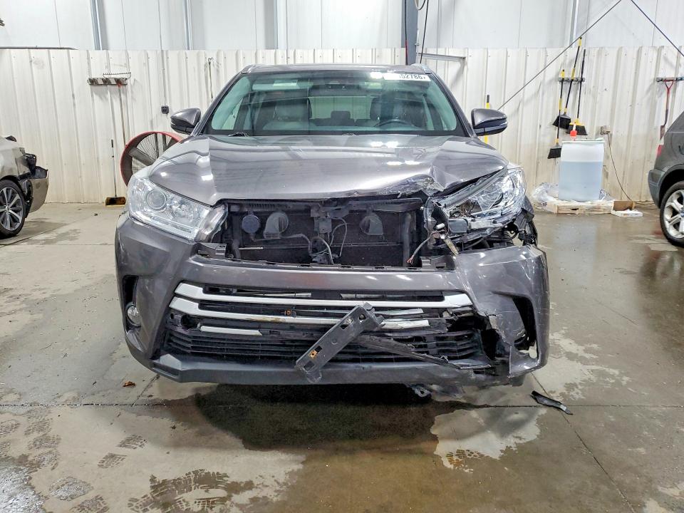 Снимка 5 от търг – 2017 TOYOTA HIGHLANDER HYBRID с VIN 5TDJGRFH5HS029617