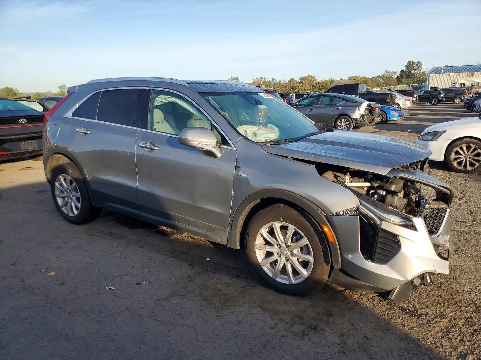Foto 4 de la subasta – 2023 CADILLAC XT4 con VIN 1GYFZBR4XPF120536