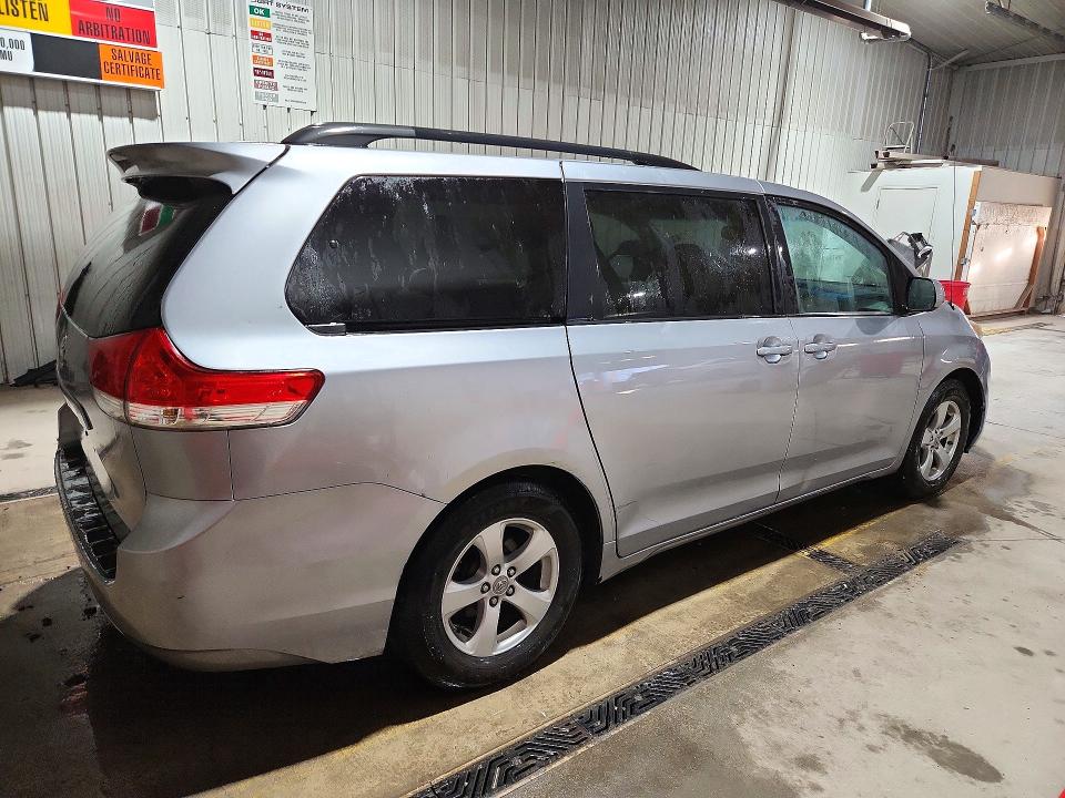 Снимка 3 от търг – 2012 TOYOTA SIENNA с VIN 5TDKK3DC0CS254883