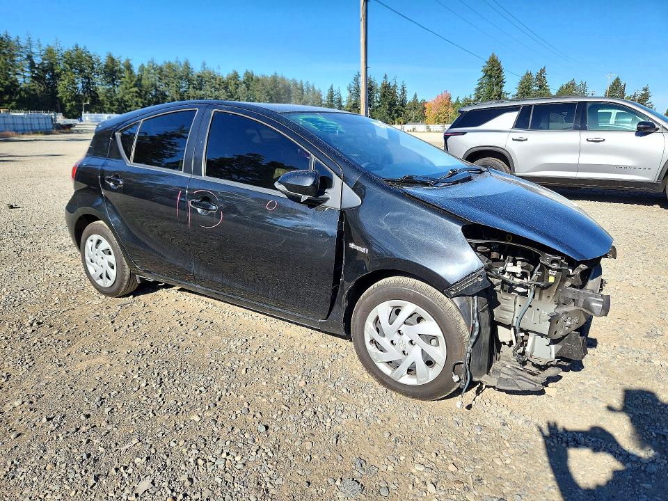 Снимка 4 от търг – 2015 TOYOTA PRIUS C с VIN JTDKDTB30F1108823
