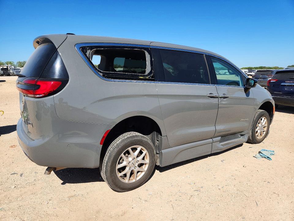 Foto 3 de la subasta – 2024 CHRYSLER PACIFICA con VIN 2C4RC1BG7RR187237