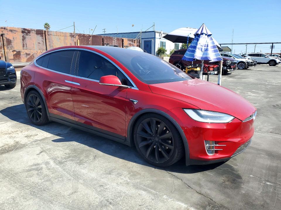 Photo 4 from auction – 2019 TESLA MODEL X with VIN 5YJXCDE21KF211820