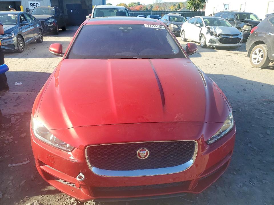 صورة رقم 5 من المزاد - 2017 JAGUAR XE مع VIN SAJAJ4BN4HA976646