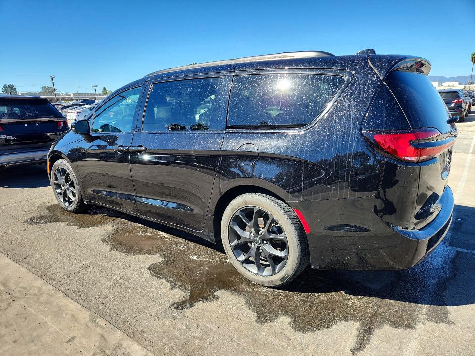 Photo 2 from auction – 2025 CHRYSLER PACIFICA with VIN 2C4RC1GG2SR537582